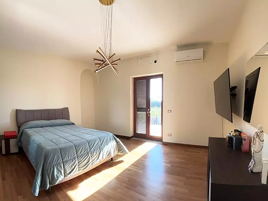 Immagine 27 di Villa in vendita  in Via Masseria Vecchia snc a Giugliano In Campania