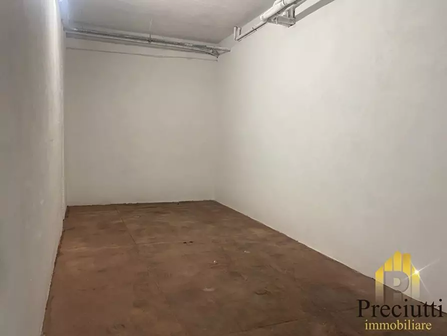 Immagine 5 di Garage in vendita  in VIA AUFIDIO NAMUSA 178 a Roma