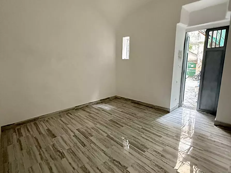 Immagine 5 di Deposito in affitto  in Via Vergini 25 a Napoli