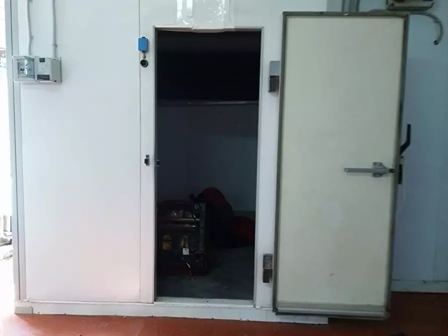 Immagine 8 di Laboratorio in affitto  in Via Castagnitiello 1 a Sarno