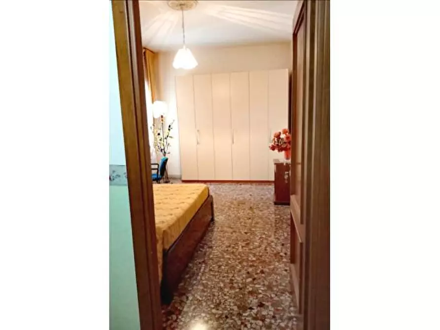 Immagine 3 di Stanza singola in affitto  in Piazza bernini 49 a Aversa