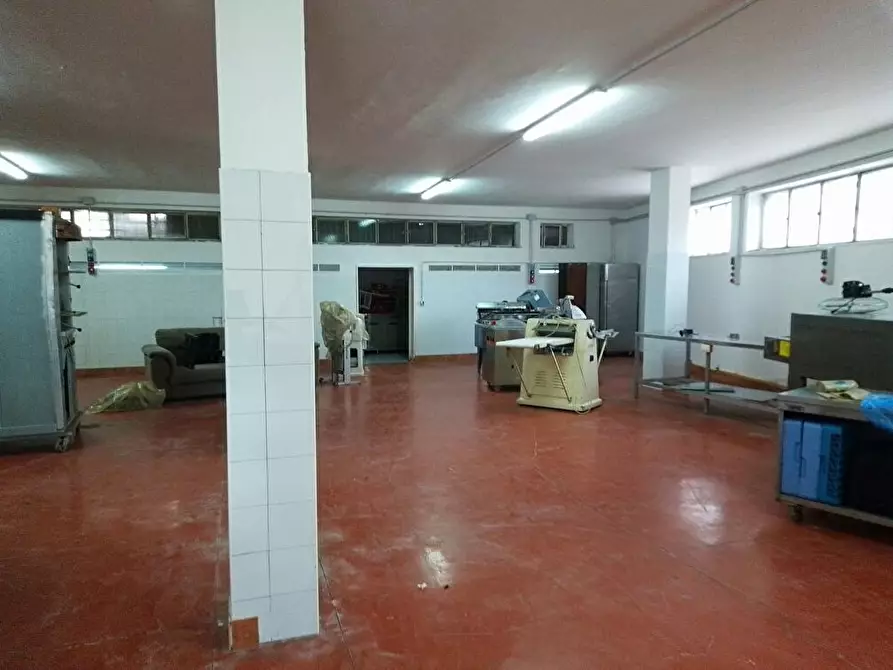Immagine 10 di Laboratorio in affitto  in Via Castagnitiello 1 a Sarno