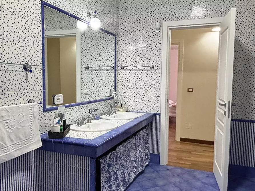 Immagine 37 di Villa in vendita  in Via Masseria Vecchia snc a Giugliano In Campania
