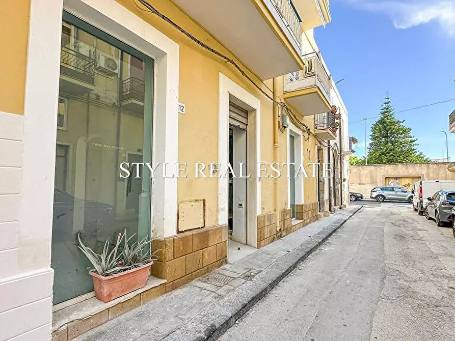 Immagine 4 di Locale commerciale in vendita  in Via Antioco 8/10/12 a Siracusa