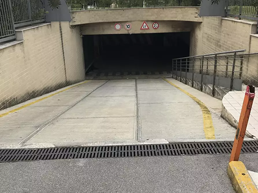 Immagine 5 di Box auto in affitto  in Via Bernardo Cavallino  70 a Napoli