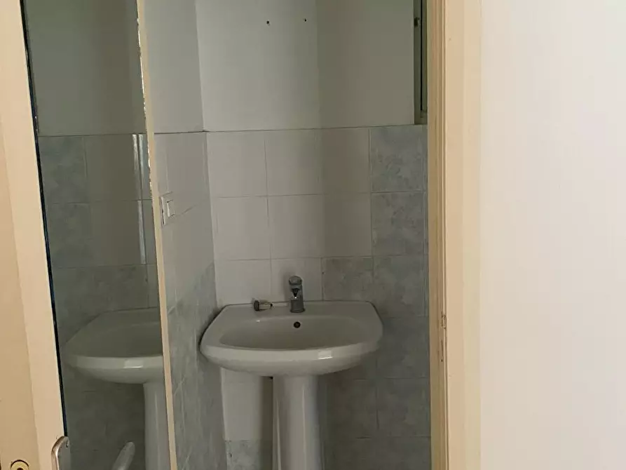 Immagine 6 di Negozio in affitto  in Via Nuova Panoramica  1020 a Messina