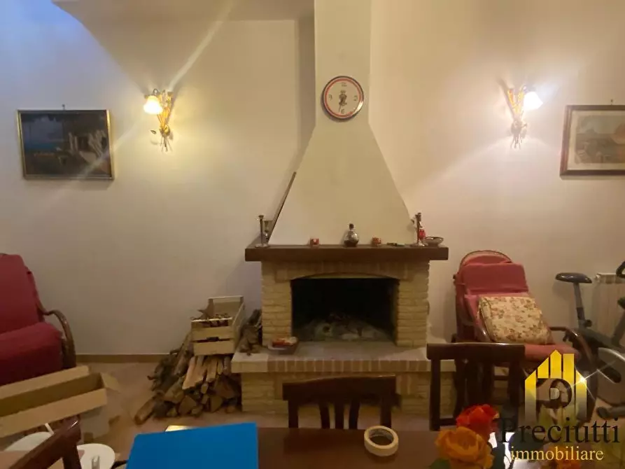 Immagine 17 di Villa in vendita  in VIA PIETRO UBALDO ANGELETTI 58 a Roma