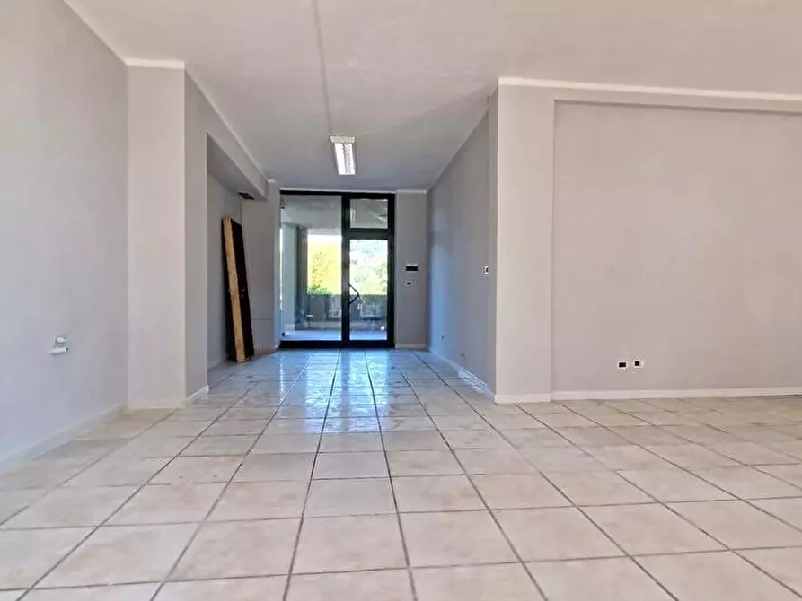 Immagine 7 di Locale commerciale in affitto  in Via Mazzini 61 a San Giovanni Teatino