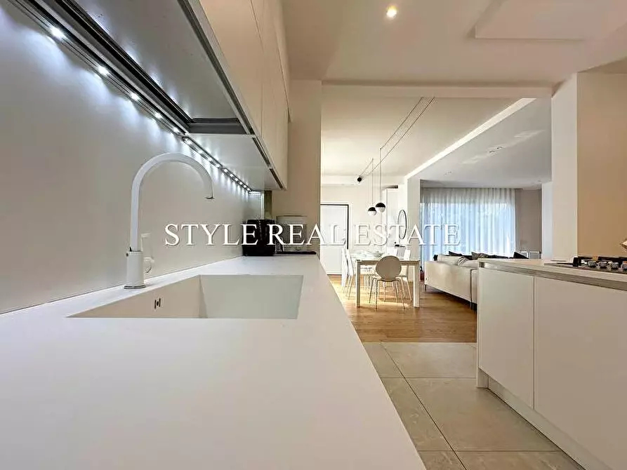 Immagine 12 di Villa in vendita  in Professore Lino Romano 25 a Siracusa