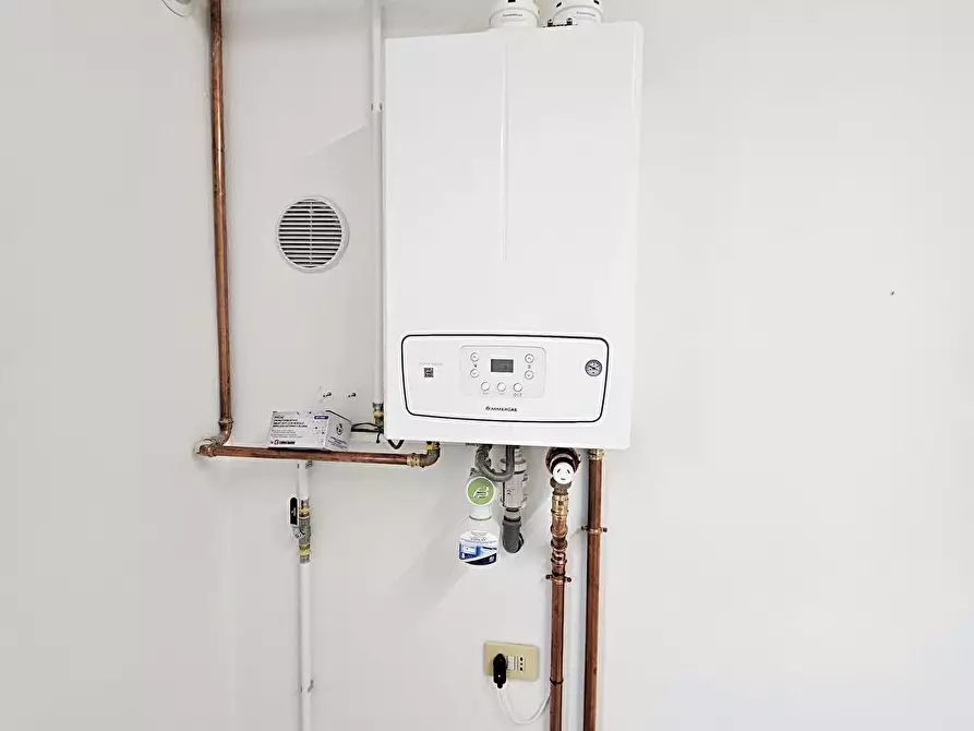 Immagine 8 di Laboratorio in affitto  in VIALE CADUTI SUL LAVORO N. 184 a Modena