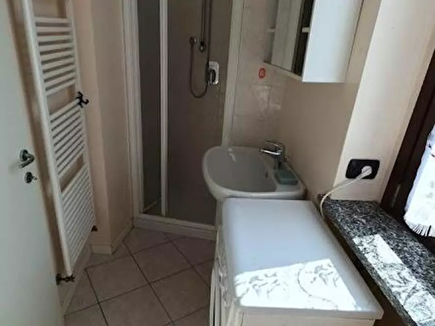 Immagine 9 di Appartamento in affitto  a Laveno-Mombello