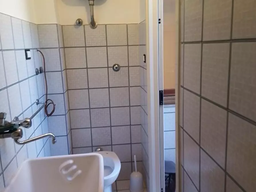 Immagine 6 di Locale commerciale in affitto  in Via Piazza Marconi 1 a Sarno