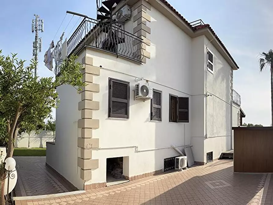 Immagine 47 di Villa in vendita  in Via Masseria Vecchia snc a Giugliano In Campania