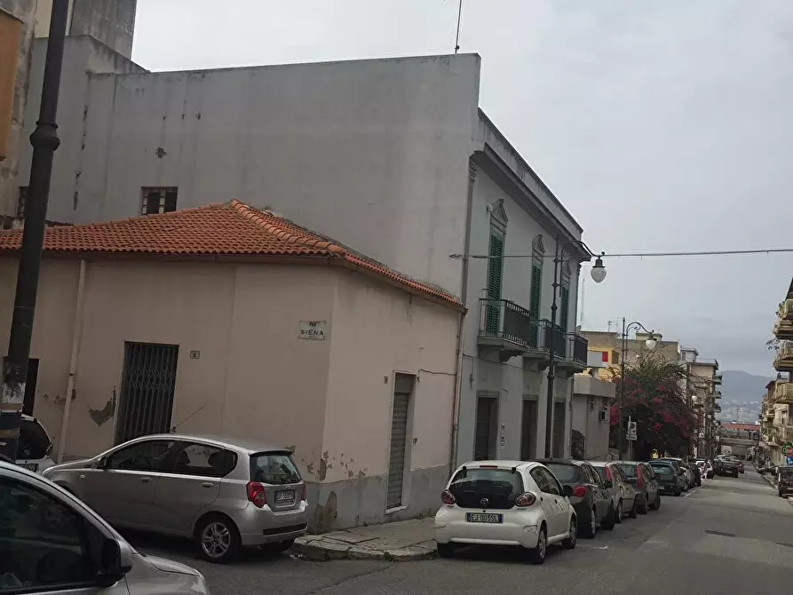 Immagine 2 di Negozio in affitto  in Via Garibaldi 23 a Villa San Giovanni