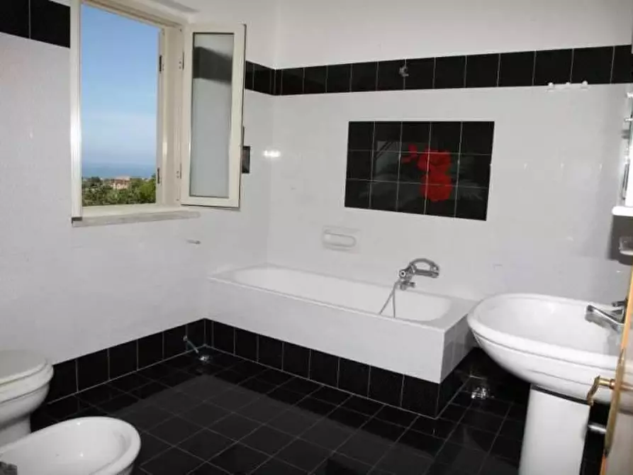 Immagine 2 di Appartamento in affitto  in VIALE GIUSEPPE BERTO a Ricadi