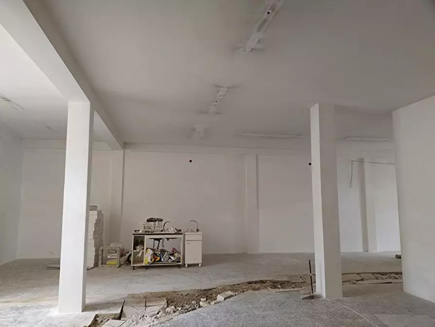 Immagine 2 di Locale commerciale in vendita  in Via Gioberti 35 a Leverano