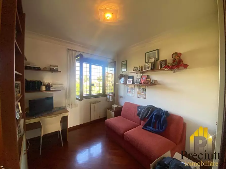 Immagine 13 di Villa in vendita  in VIA PIETRO UBALDO ANGELETTI 58 a Roma