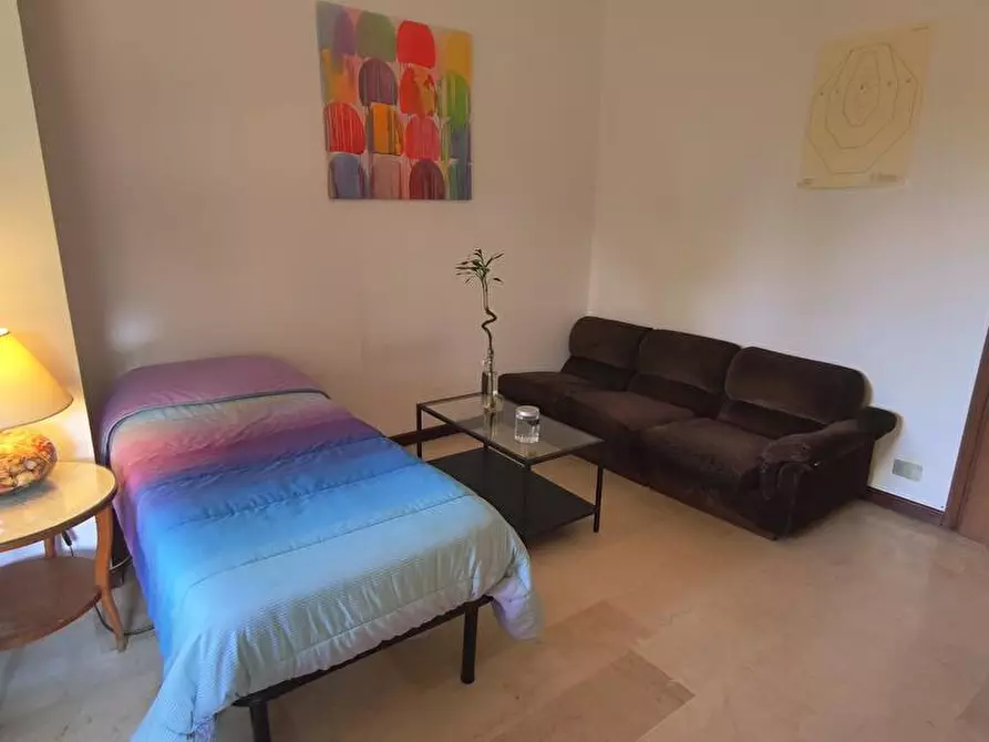 Immagine 2 di Camera in vendita  in Via Sant'Andrea 27 a Monza