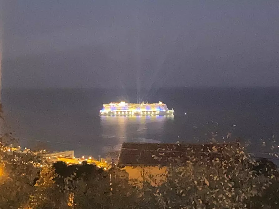 Immagine 2 di Villa in vendita  a San Remo