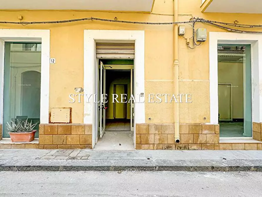 Immagine 2 di Locale commerciale in vendita  in Via Antioco 8/10/12 a Siracusa