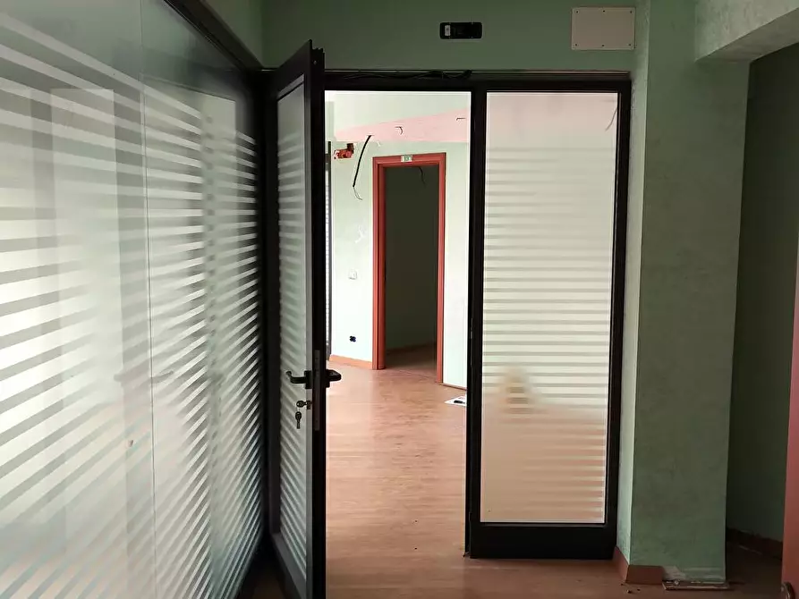 Immagine 2 di Negozio in vendita  in monte nevoso 10 a Viterbo