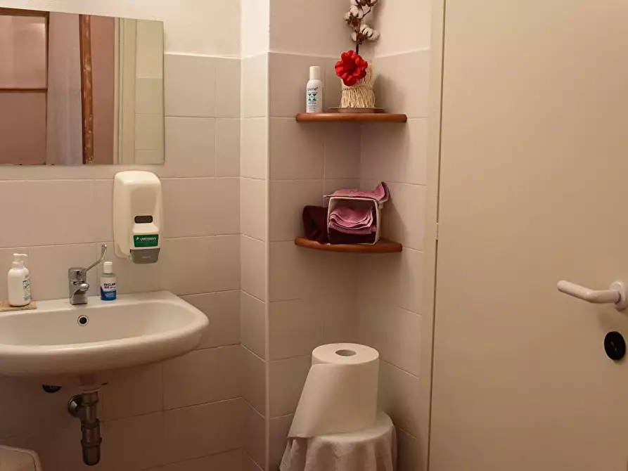 Immagine 7 di Ufficio in affitto  in Via Borgovico 35 a Como