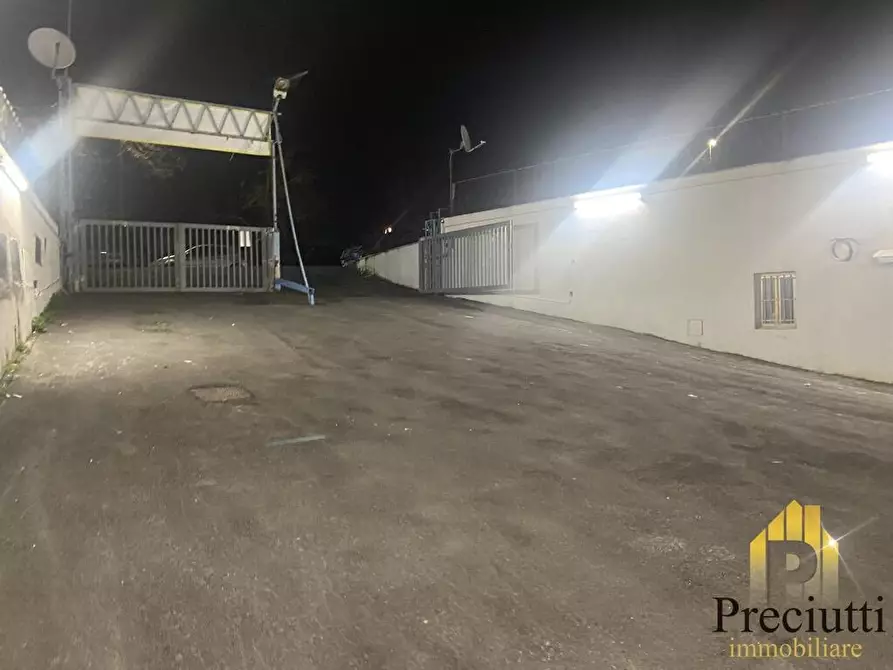 Immagine 10 di Garage in vendita  in VIA AUFIDIO NAMUSA 178 a Roma