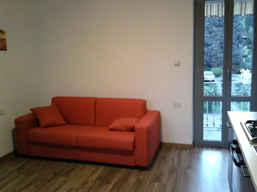 Immagine 2 di Appartamento in affitto  a Ispra