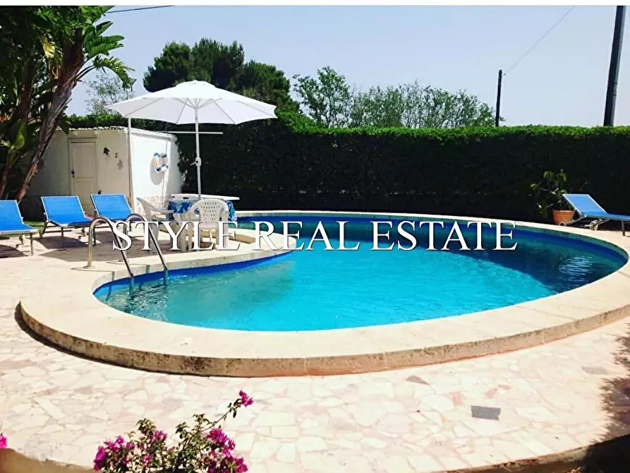 Immagine 2 di Villa in vendita  in via mar tirreno a Siracusa