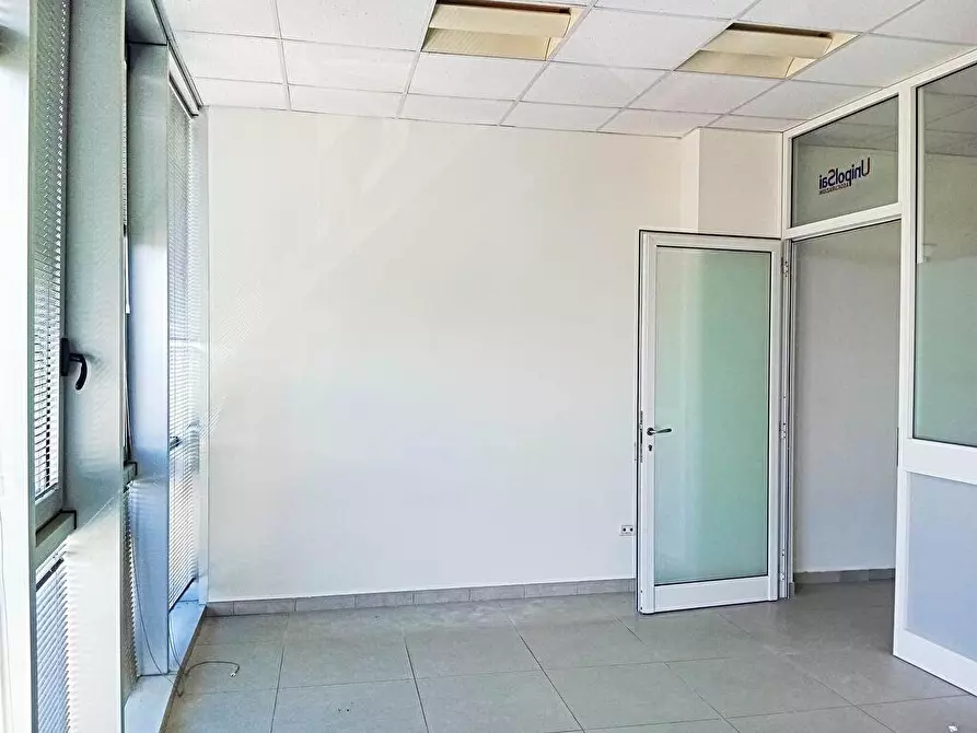 Immagine 13 di Ufficio in affitto  in Zona Fiori 3 a Terni