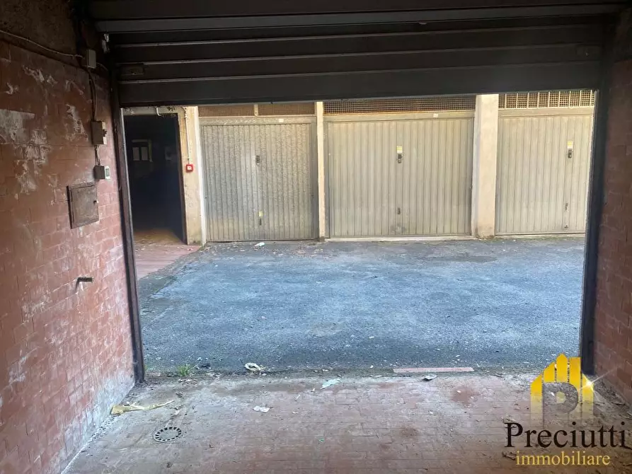 Immagine 11 di Box auto in vendita  in VIA DI BRAVETTA 256 a Roma