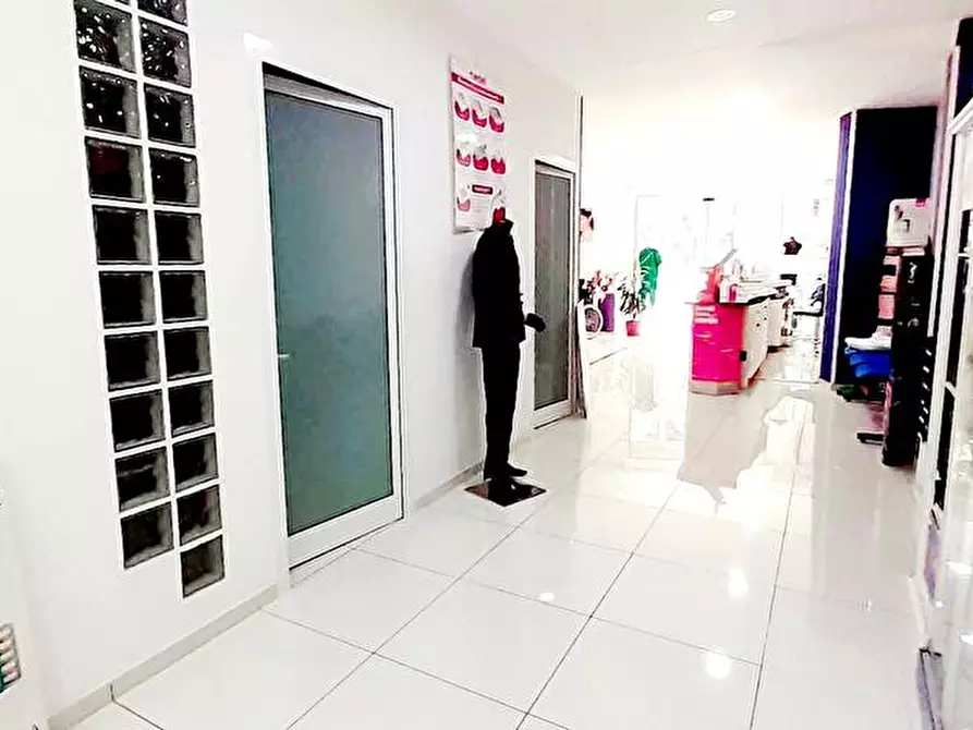 Immagine 7 di Locale commerciale in affitto  in via liborio giuffrè  16 a Palermo