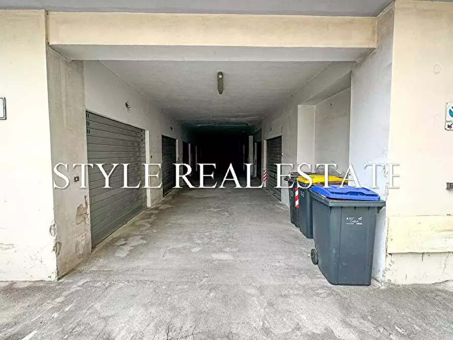 Immagine 1 di Posto auto in vendita  in corso gelone 1 a Siracusa