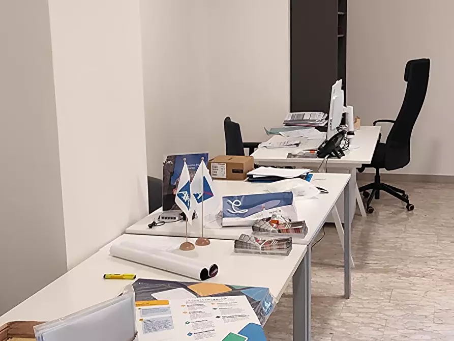 Immagine 3 di Locale commerciale in affitto  in Via Piazza Marconi 1 a Sarno