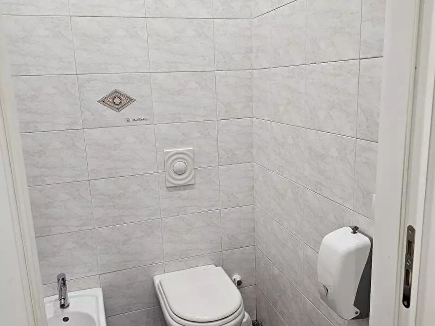 Immagine 17 di Negozio in affitto  in Via Vecchia Pentimele  a Reggio Di Calabria