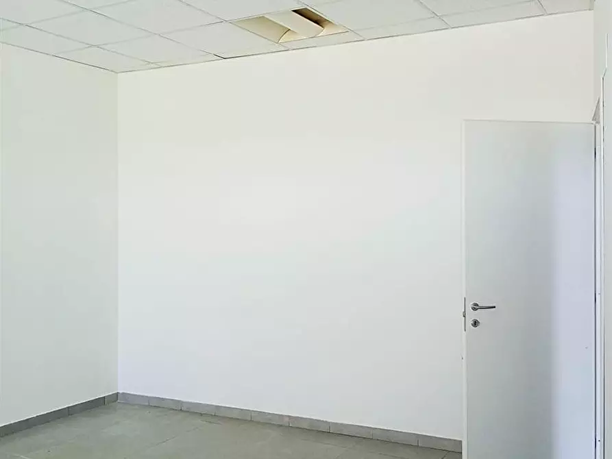Immagine 15 di Ufficio in affitto  in Zona Fiori 3 a Terni