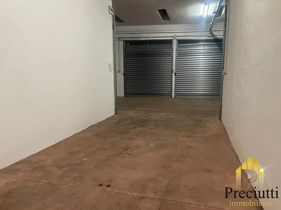 Immagine 3 di Garage in vendita  in VIA AUFIDIO NAMUSA 178 a Roma