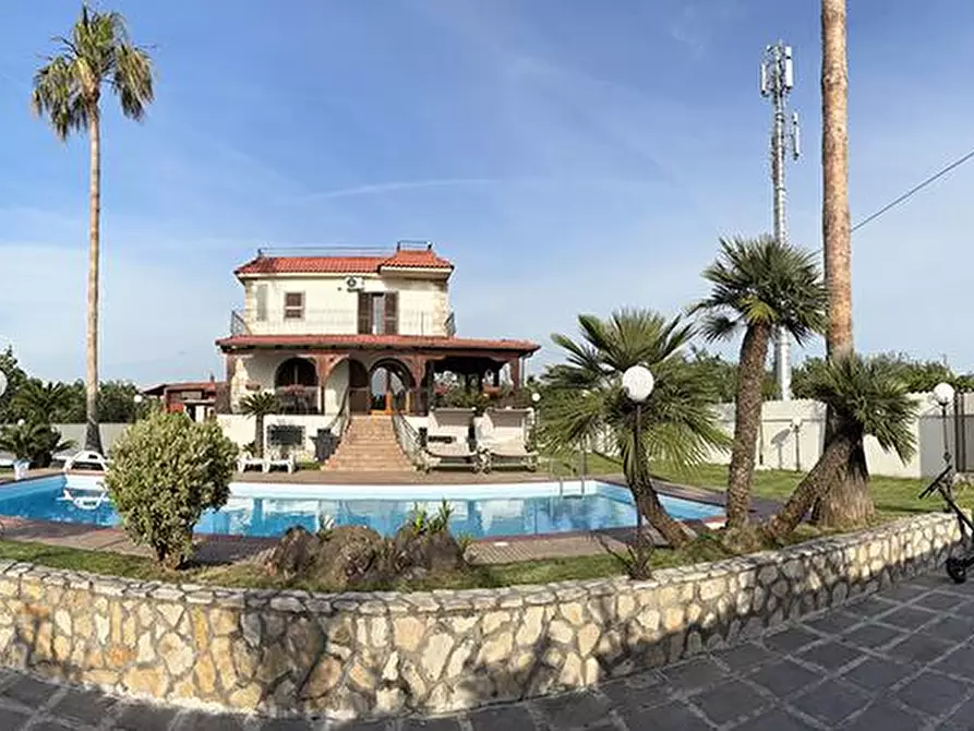 Immagine 4 di Villa in vendita  in Via Masseria Vecchia snc a Giugliano In Campania