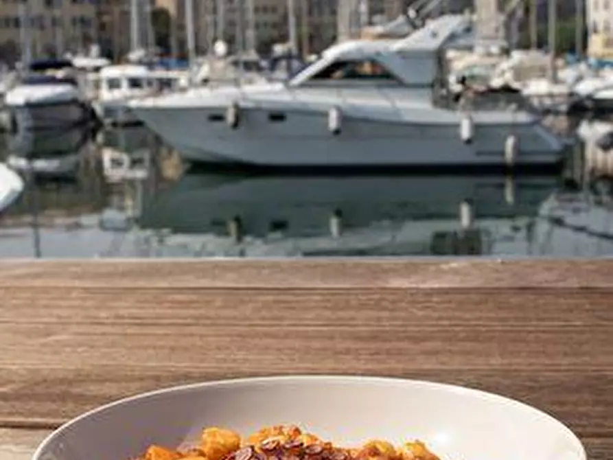 Immagine 5 di Licenza in vendita  a Savona