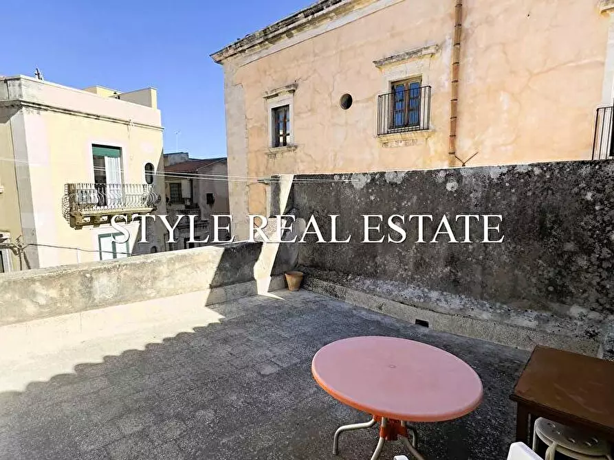 Immagine 21 di Palazzo in vendita  in Via Pietro - a Siracusa