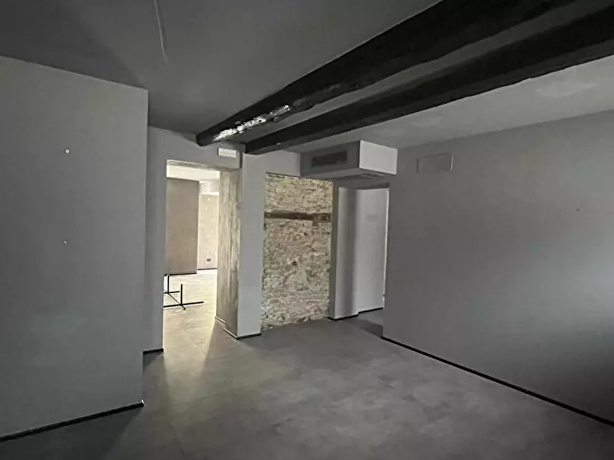 Immagine 4 di Negozio in affitto  in via peòozza 1 a Sacile