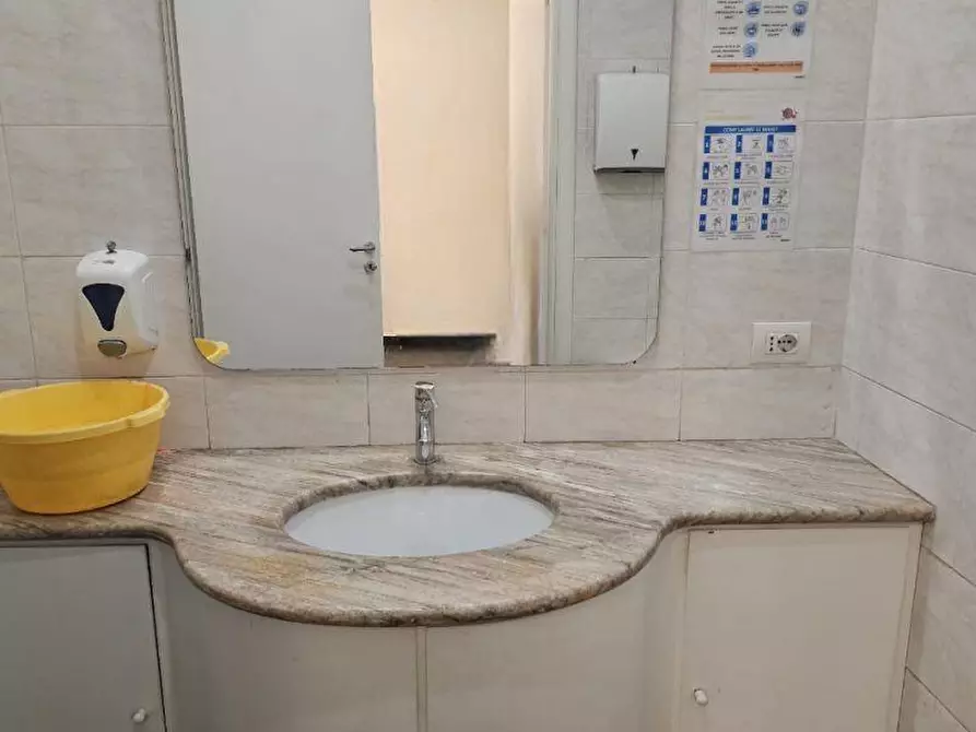 Immagine 18 di Negozio in affitto  in Via Vecchia Pentimele  a Reggio Di Calabria