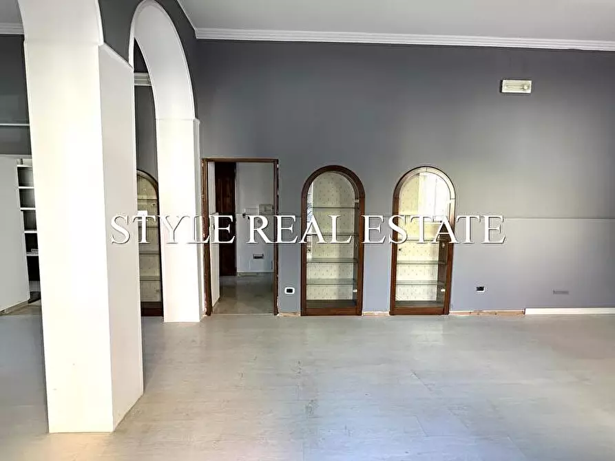 Immagine 7 di Locale commerciale in vendita  in Via Ierone l'Etneo 86 a Siracusa