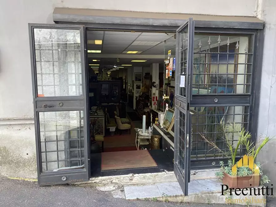 Immagine 14 di Locale commerciale in vendita  in VIA DI BRAVETTA 112 a Roma