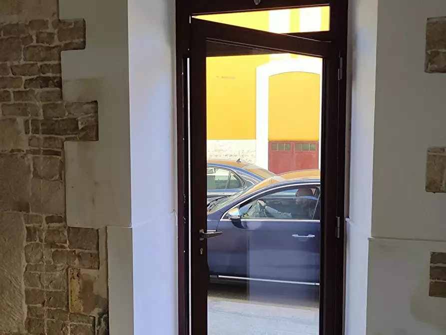 Immagine 28 di Attività commerciale in affitto  in Via Estramurale Lucatorto 30 B a Bitetto