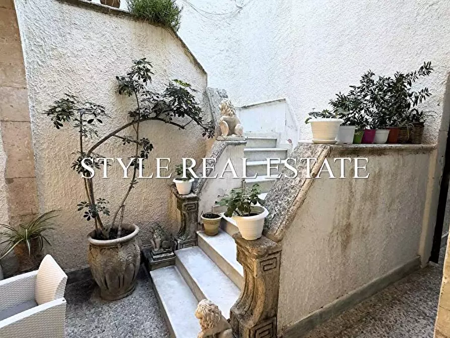Immagine 5 di Palazzo in vendita  in Via Pietro - a Siracusa