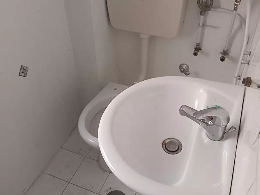 Immagine 11 di Ufficio in affitto  in via guercio 202 a Salerno