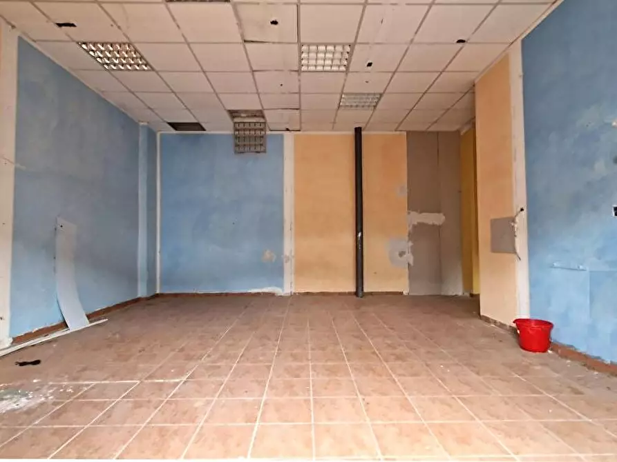Immagine 6 di Locale commerciale in affitto  in Viale Verbano 62 a Gavirate