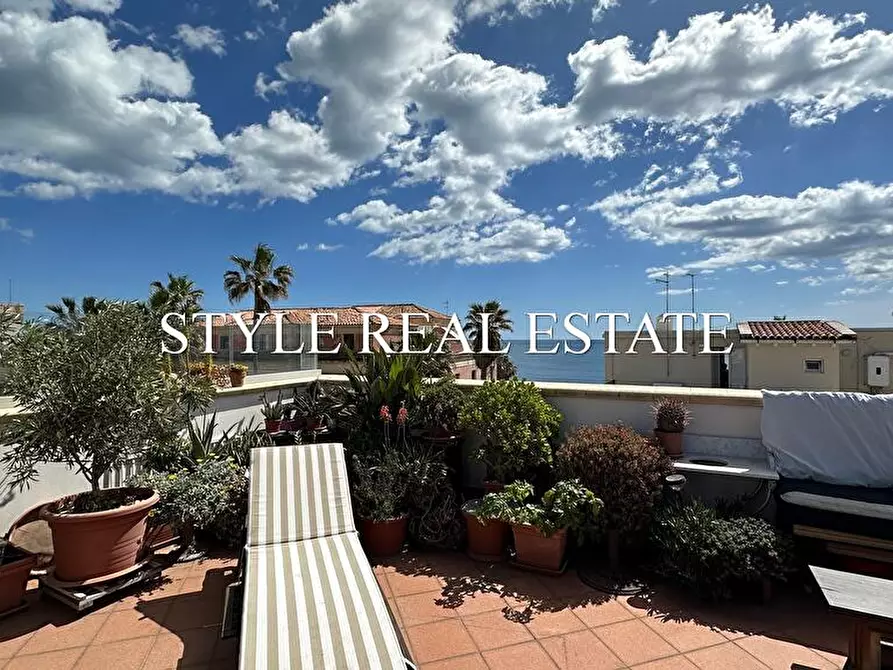 Immagine 3 di Appartamento in vendita  in Via Cimone 10 a Siracusa