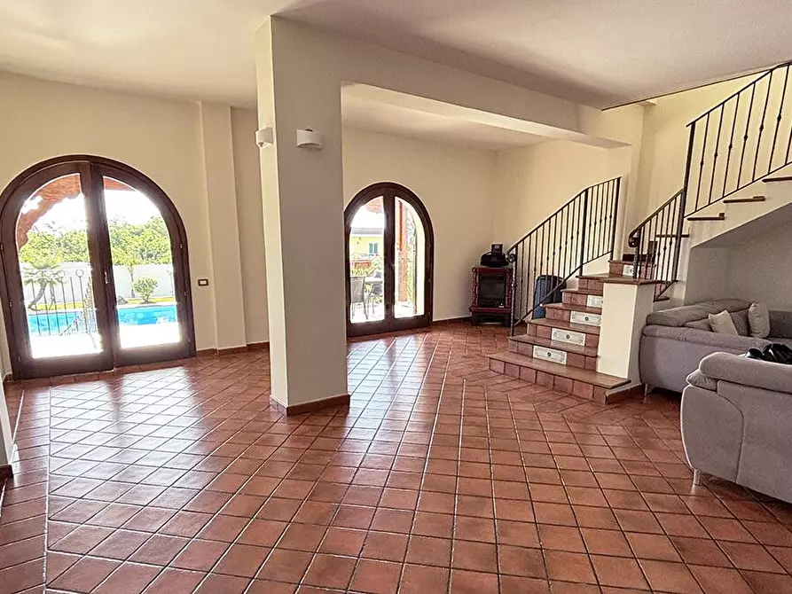 Immagine 11 di Villa in vendita  in Via Masseria Vecchia snc a Giugliano In Campania